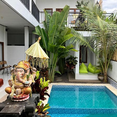 Villa Iris Homestay ウルワツ エクステリア 写真