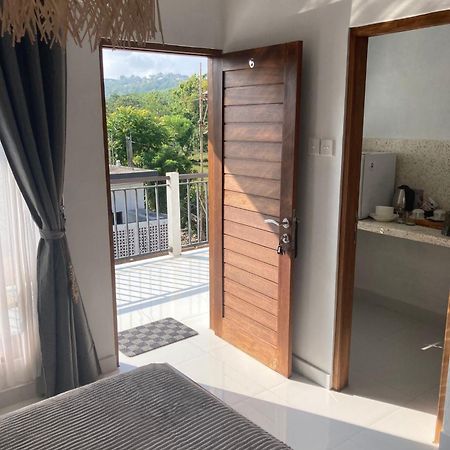 Villa Iris Homestay ウルワツ エクステリア 写真