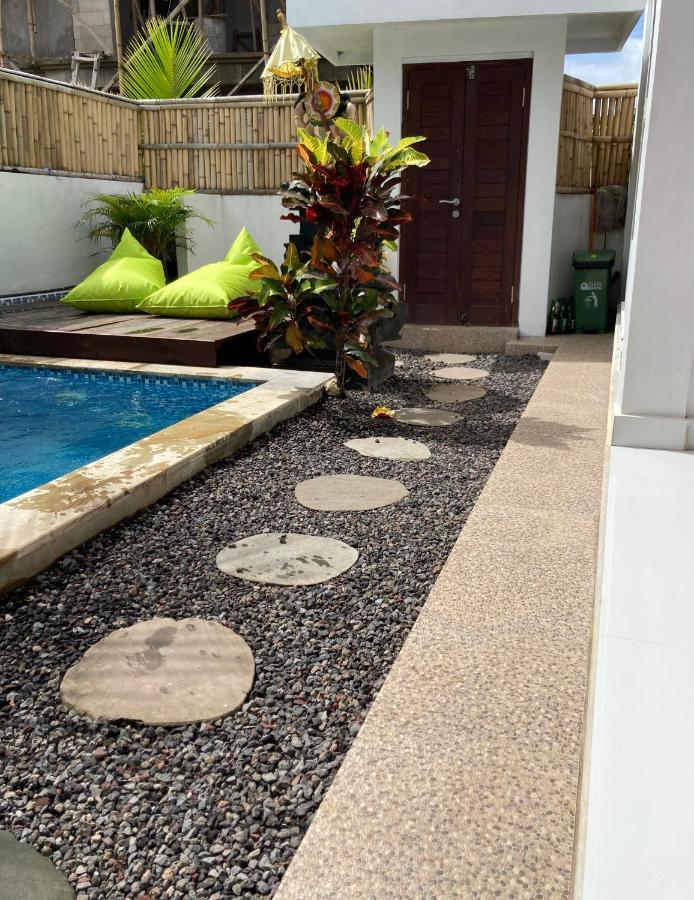 Villa Iris Homestay ウルワツ エクステリア 写真