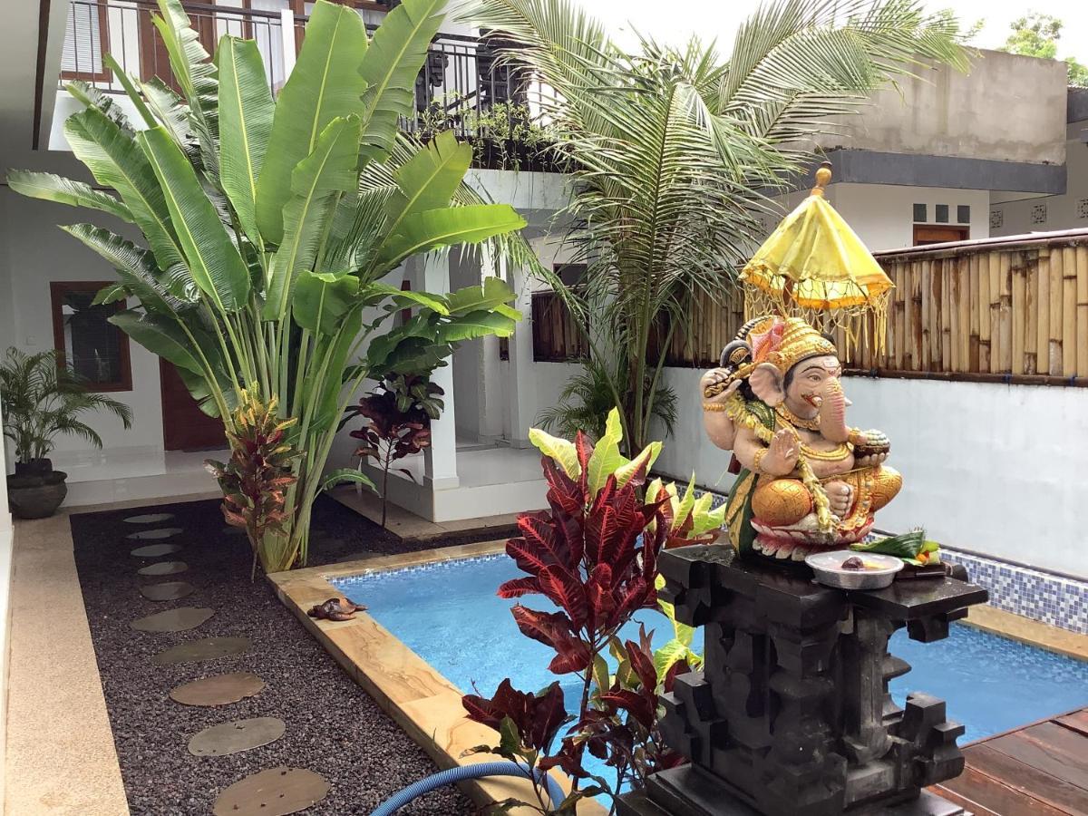 Villa Iris Homestay ウルワツ エクステリア 写真