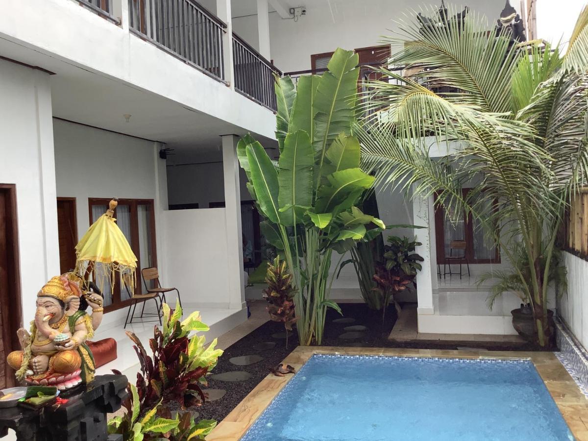 Villa Iris Homestay ウルワツ エクステリア 写真