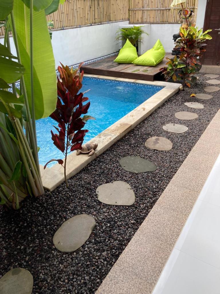 Villa Iris Homestay ウルワツ エクステリア 写真