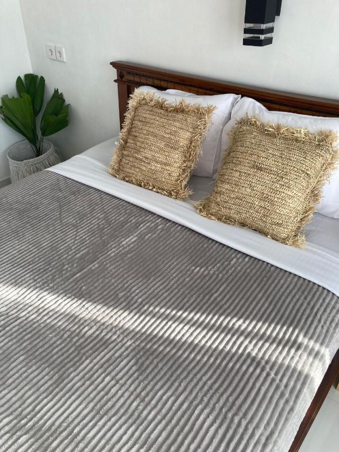 Villa Iris Homestay ウルワツ エクステリア 写真