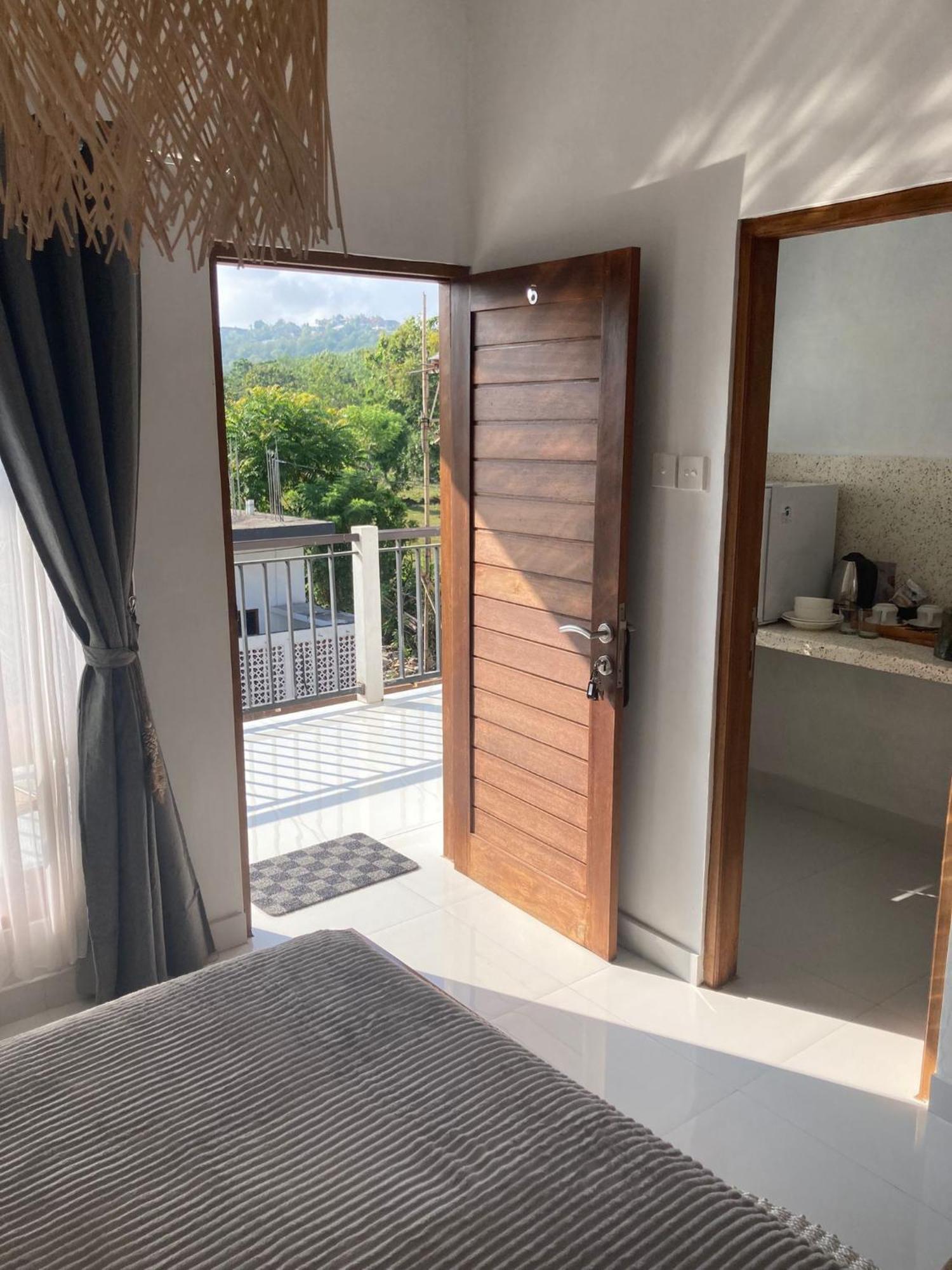 Villa Iris Homestay ウルワツ エクステリア 写真